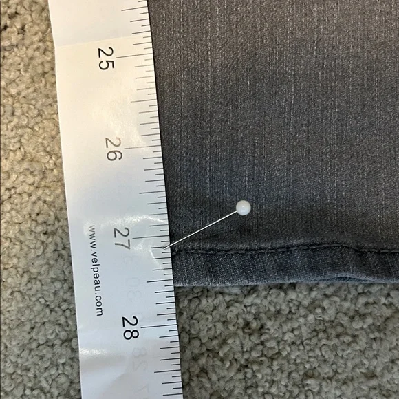 Old Navy Women's Charcoal Skinny Jeans - Picture 3 of 4